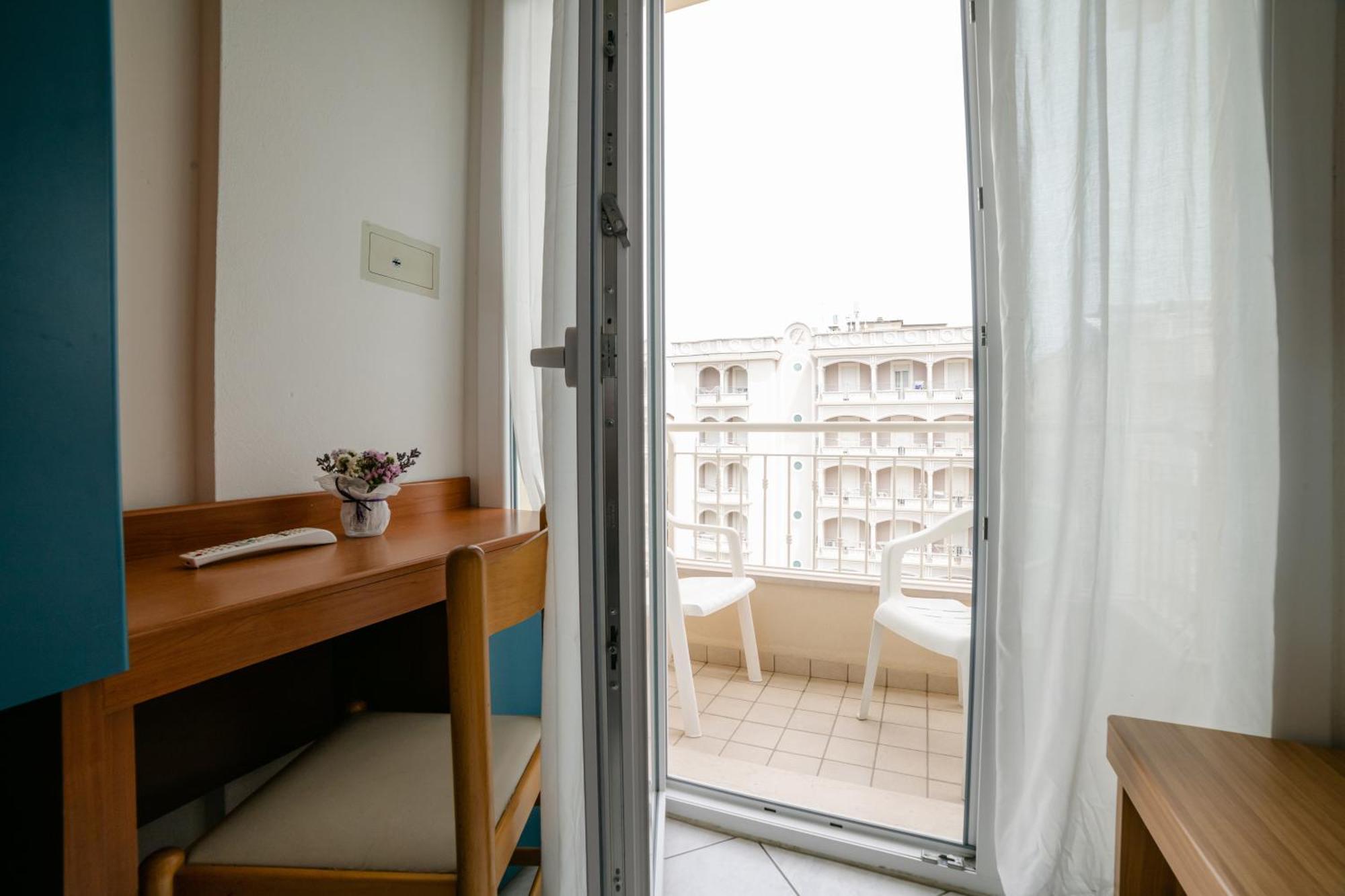 Hotel Golf Cattolica Esterno foto